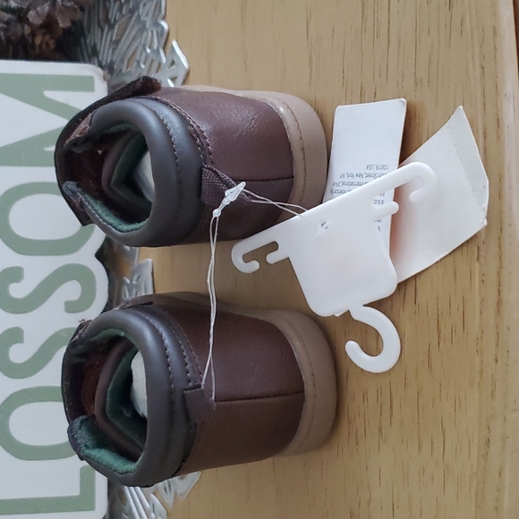 P009   Carter's Baby Shoes Low Cut Boot Brown Size 4M - Picture 4 of 5